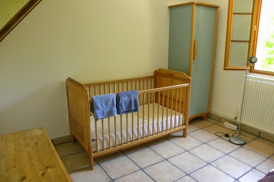 Pouillot with child's cot