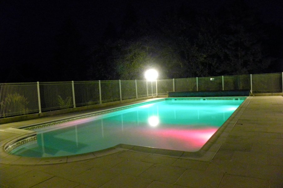 Pool lighting disco style