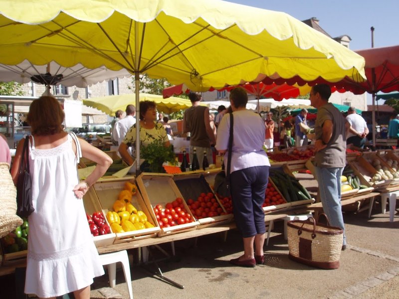 View of Rouffignac Sunday market